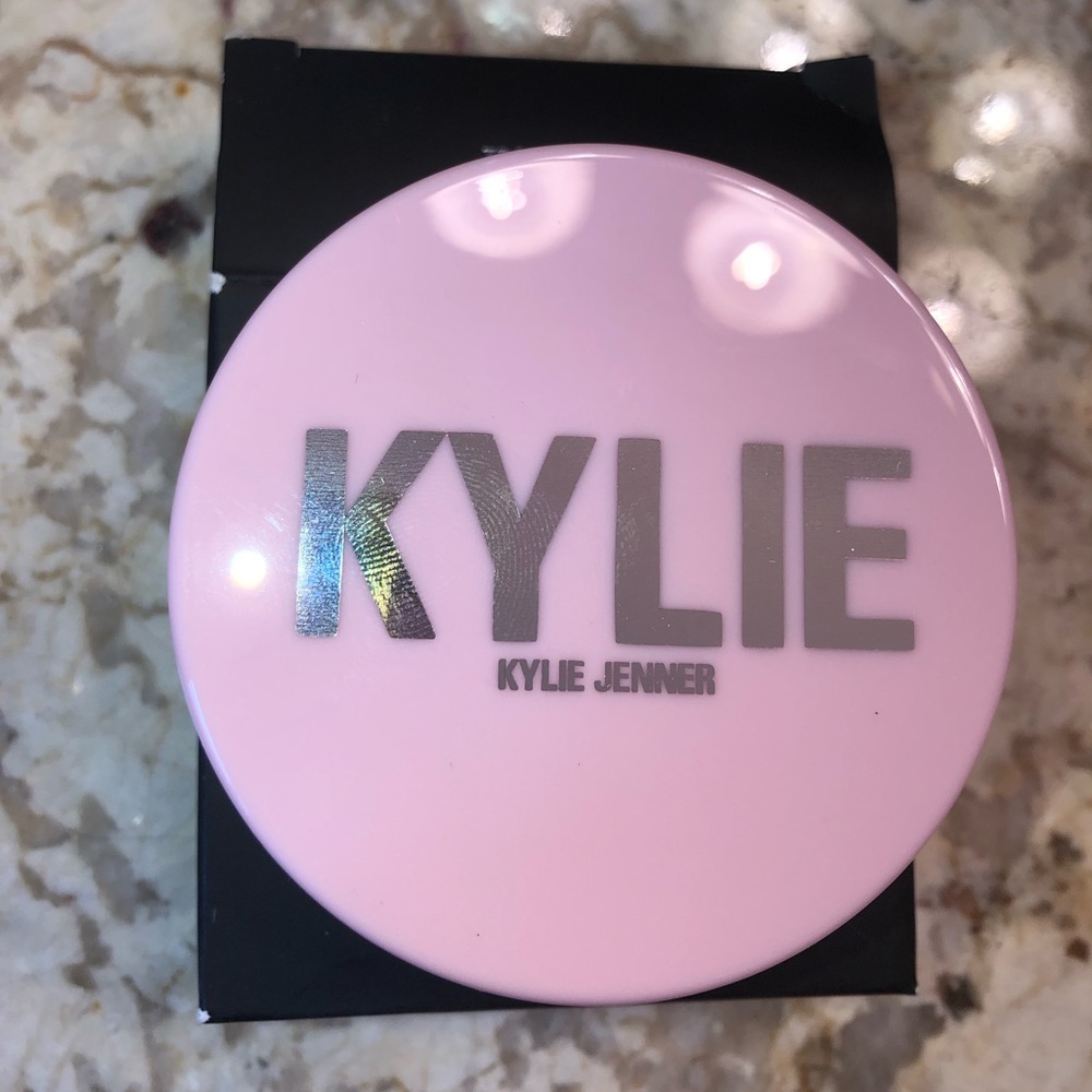 Kylie Jenner TRANSLUCENT setting powder